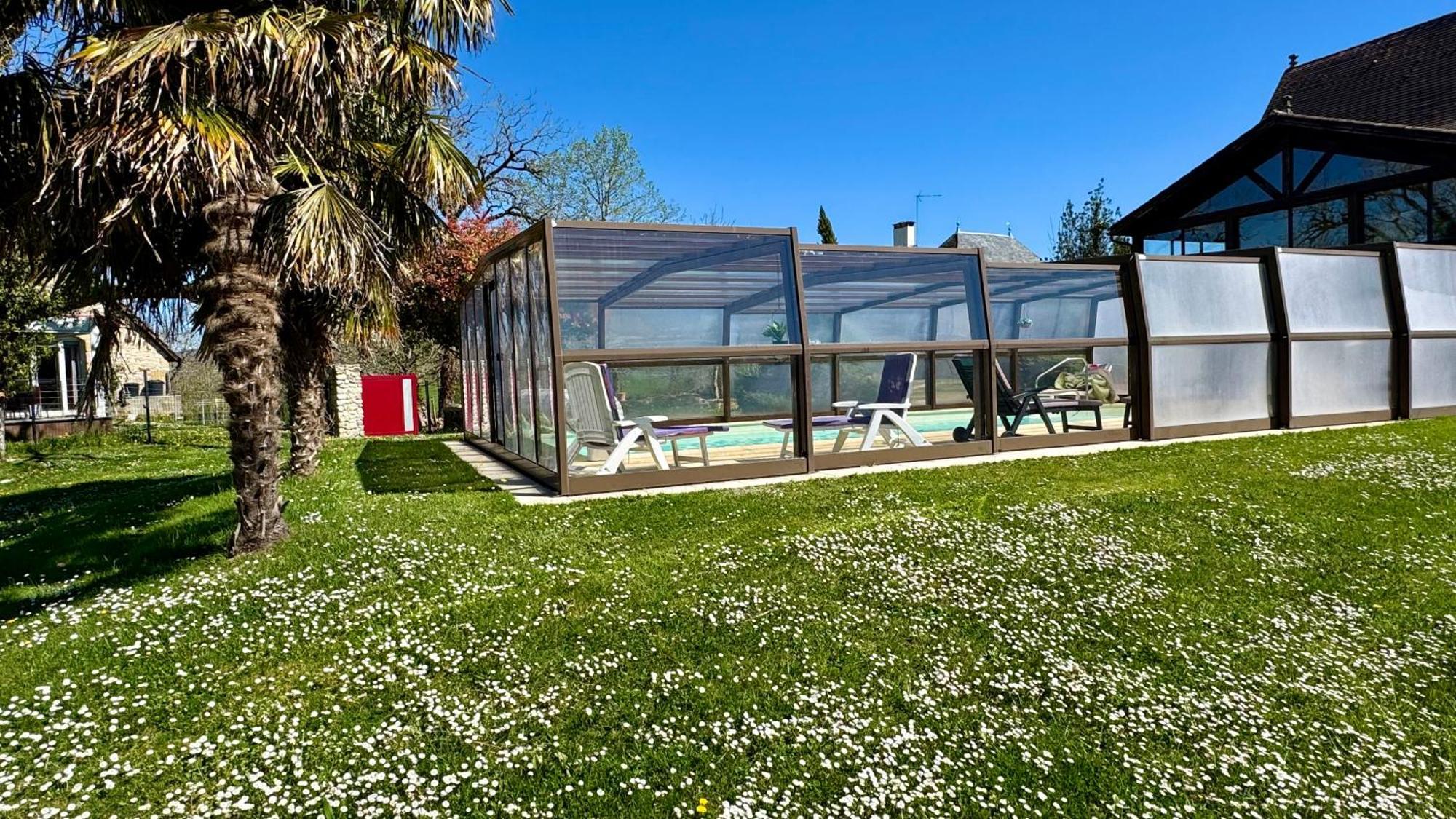 Maison De Charme Piscine Couverte Chauffee Mayrinhac-Lentour Kültér fotó